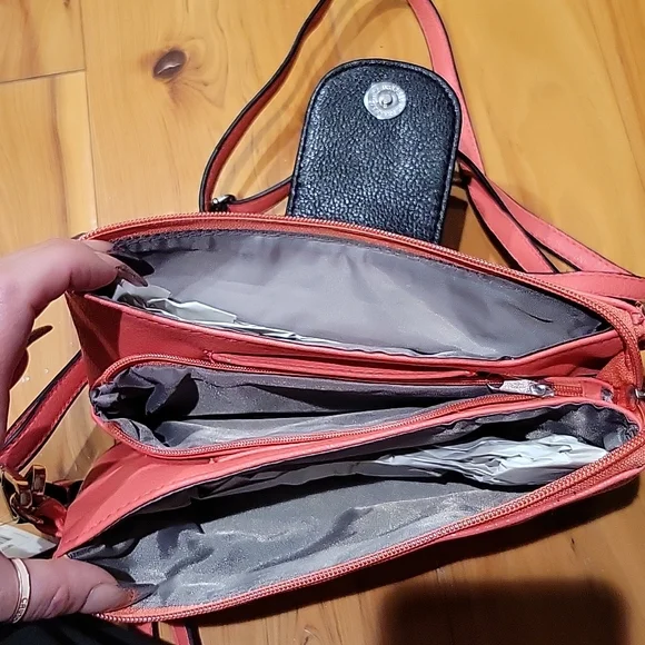 NWT Cross body clutch - Picture 2 of 3